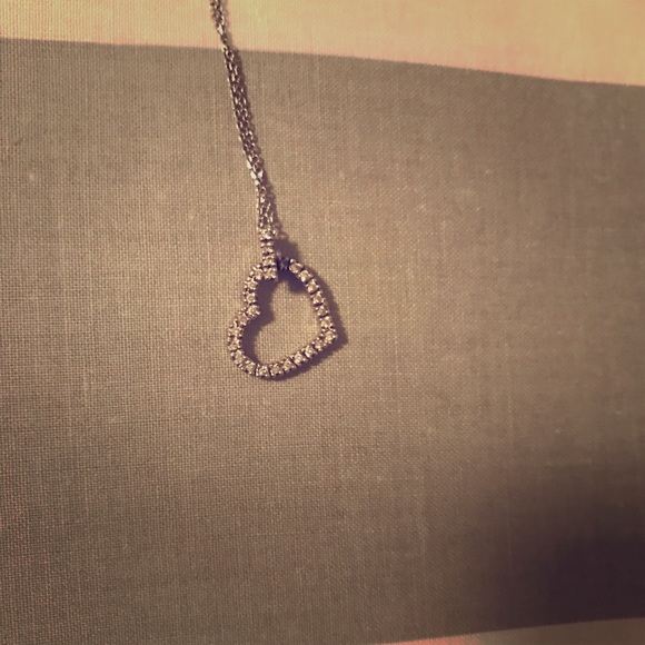 Jewelry - Diamond heart pendant necklace